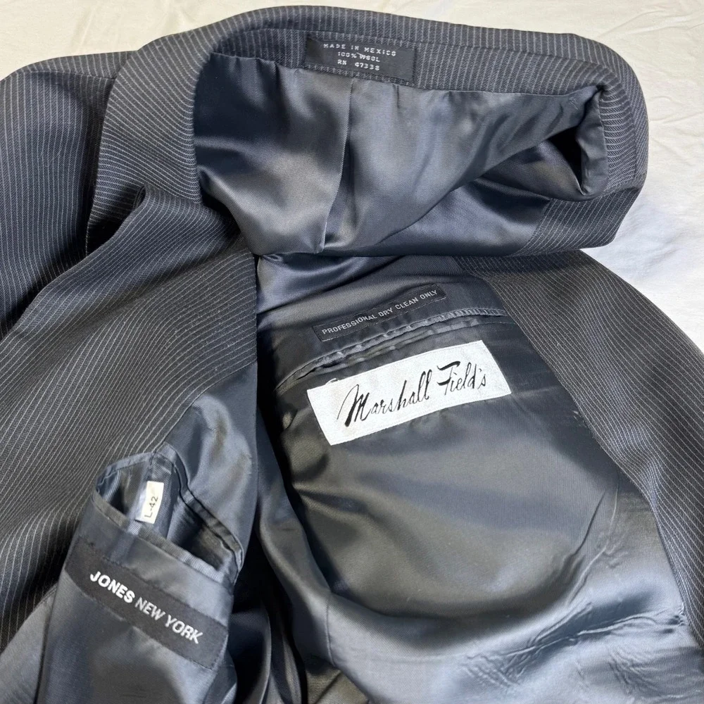 Jones New York 2 Piece Suit Men's Size 42L Pants 36X33 Gray Pinstriped 100% Wool